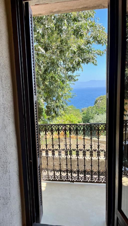 Charmant Duplex Au Coeur De Cargese Vue Mer エクステリア 写真